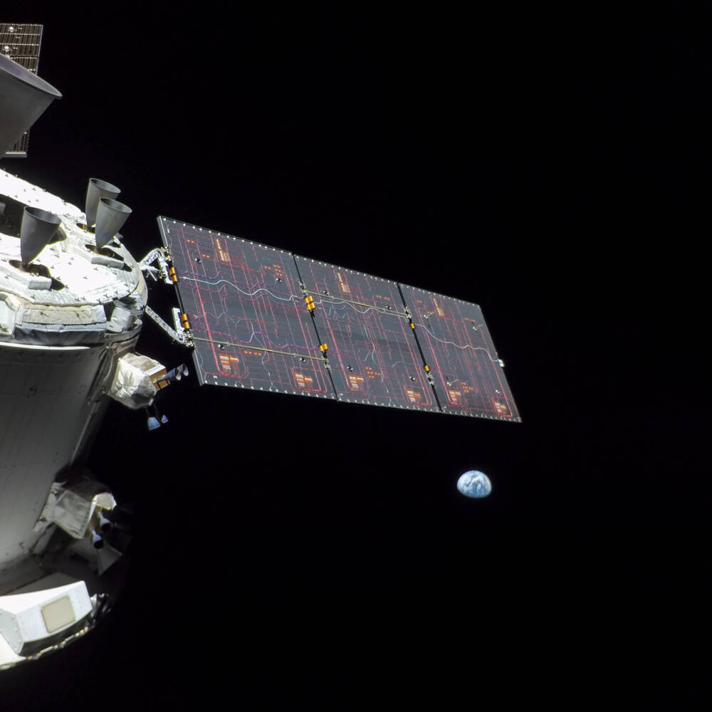 Image of the European Service Module and Earth, captured by Orion during the Artemis I mission (Copyright: NASA). Thales_Alenia_Space (1)