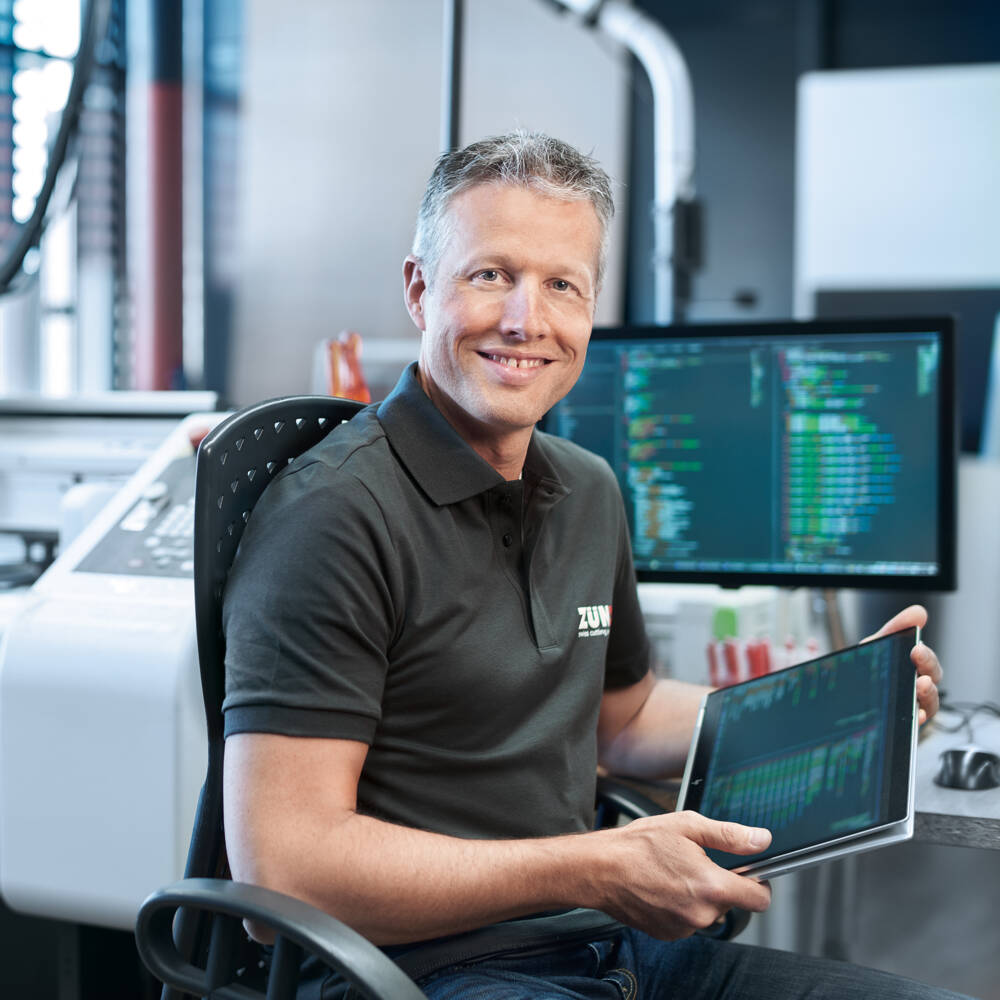 ZUND_IMAGE_MITARBEITER_MARTIN_0211207006_INTERNET ZUND_IMAGE_MITARBEITER_MARTIN_0211207006_INTERNET