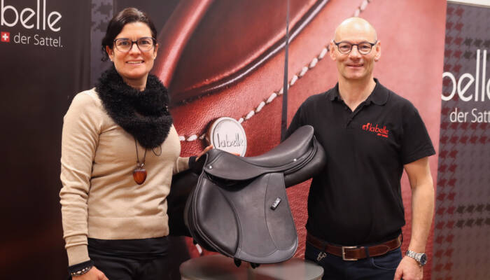 Marianne und Philipp Seiler haben sich mit ihren hochwertigen Sätteln einen ausgezeichneten Ruf erarbeitet in der Reitszene im In- und Ausland. Philipp und Marianne Seiler präsentieren einen massgefertigten Sattel.