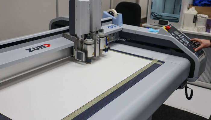 Detail-of-a-Zünd-S3-cutting-machine-at-the-Alexir-company