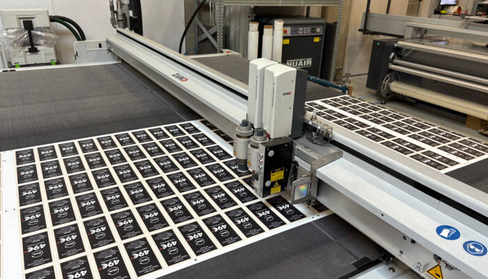 Table de découpe numérique Zünd pour la production industrielle d’étiquettes. Studio 2803_4