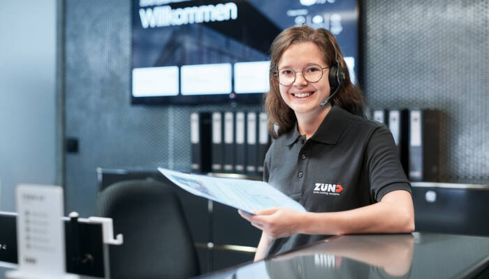 ZUND_IMAGE_MITARBEITER_ALISA_0211207220_INTERNET ZUND_IMAGE_MITARBEITER_ALISA_0211207220_INTERNET