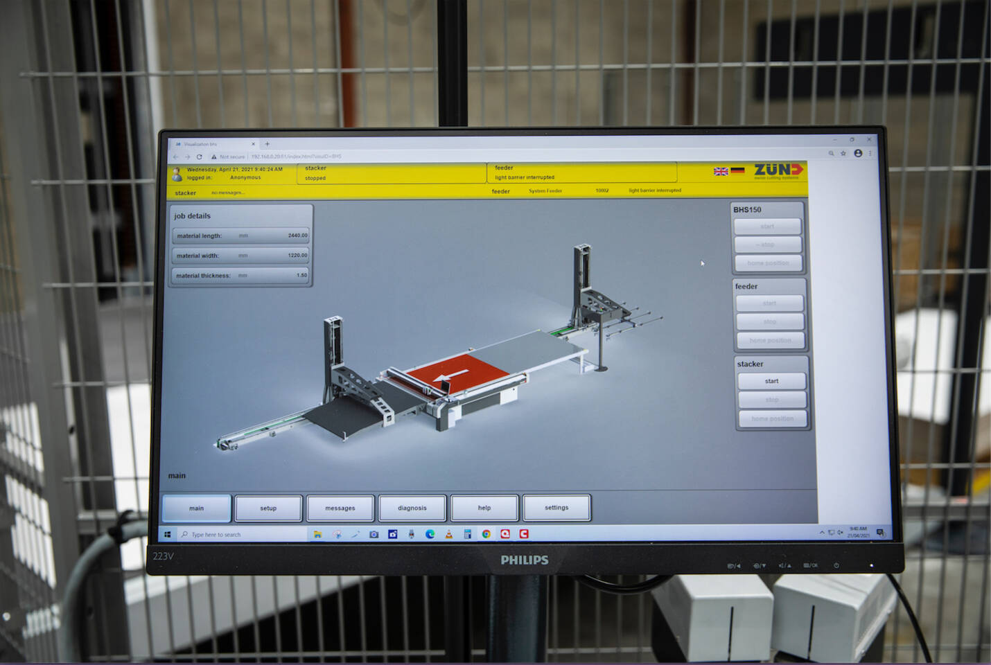 Z&uuml;nd BHS150 digital display showing job details, machine status, and 3D model of cutting system.